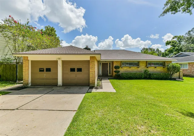 1st image of 311 Stonehenge Ln, Friendswood, TX 77546 | MLS# 39927676