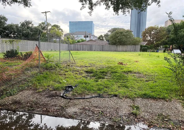 Photo 1 of Land for sale at 4711 Oakshire Dr, Houston, TX 77027 | MLS# 8095127 | Listing updated on 2026-09-10