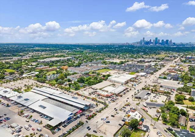 Photo 2 of Land for sale at 515 Service St, Houston, TX 77009 | MLS# 21232005 | Listing updated on 2026-09-14