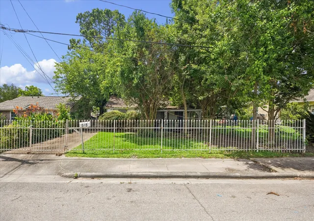 Photo 3 of Land for sale at 515 Service St, Houston, TX 77009 | MLS# 21232005 | Listing updated on 2026-09-14