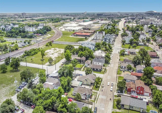 image of 2020 Elysian St, Houston, TX 77026 | MLS# 60854476