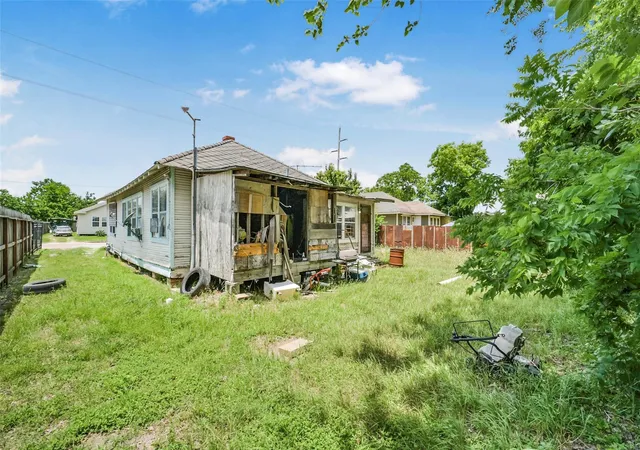 8th image of 2020 Elysian St, Houston, TX 77026 | MLS# 60854476