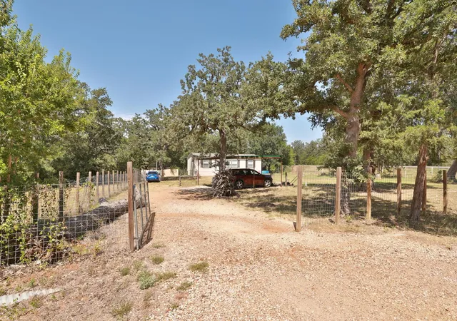Photo 2 of Single family home for sale at 100 Tanglewood Ln, Somerville, TX 77879 | MLS# 74165251 | Listing updated on 2026-09-11