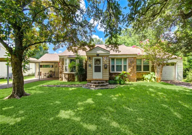 Photo 1 of Single family home for sale at 2206 Oaklawn Dr, La Marque, TX 77568 | MLS# 30705452 | Listing updated on 2026-07-17