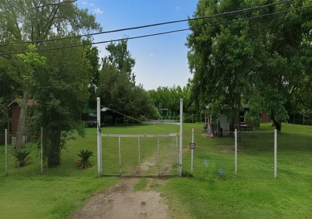 2nd image of 8925 Spruce St, Hitchcock, TX 77563 | MLS# 46000877