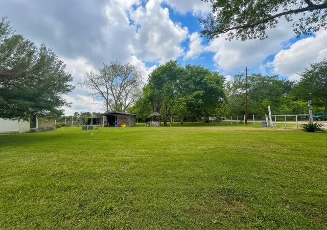 3rd image of 8925 Spruce St, Hitchcock, TX 77563 | MLS# 46000877