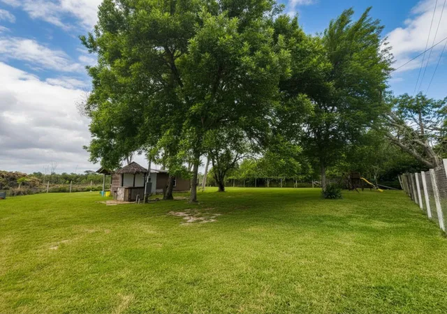 5th image of 8925 Spruce St, Hitchcock, TX 77563 | MLS# 46000877