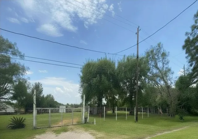 8th image of 8925 Spruce St, Hitchcock, TX 77563 | MLS# 46000877
