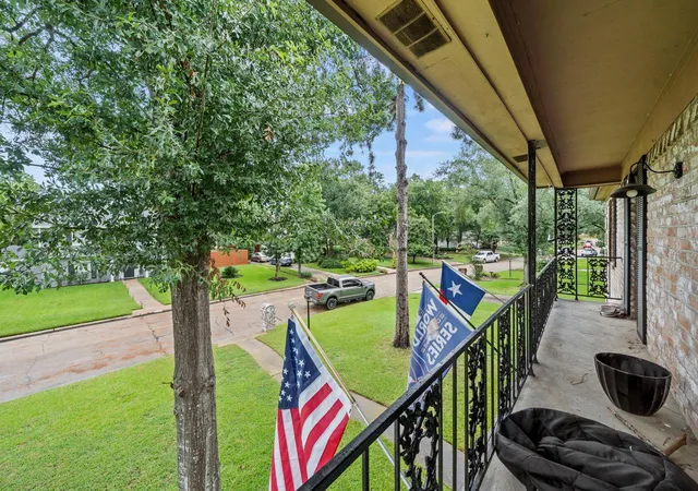 Photo 3 of Sale Pending at 8131 Brinkworth Ln, Houston, TX 77070 | MLS# 37998500 | Listing updated on 2026-09-10