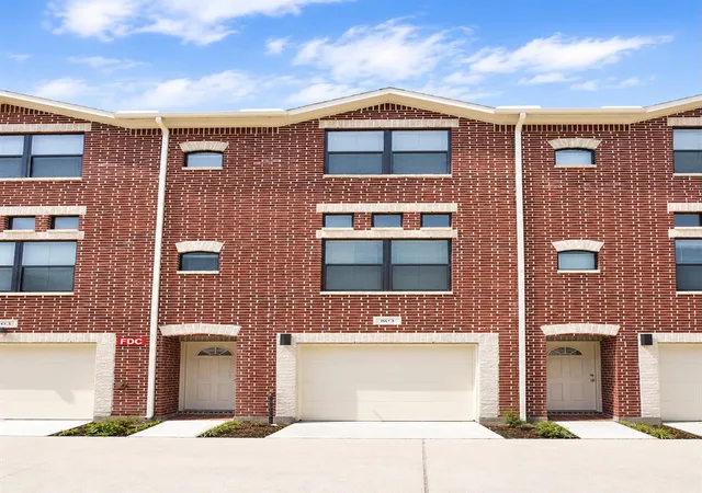 Photo 2 of Townhouse for sale at 2710 Hullsmith Dr #803, Houston, TX 77063 | MLS# 44433204 | Listing updated on 2026-06-27