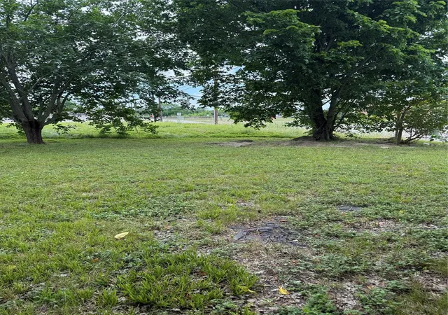 Photo 3 of Land for sale at 4612 Mayflower St, Houston, TX 77033 | MLS# 18549759 | Listing updated on 2026-08-28