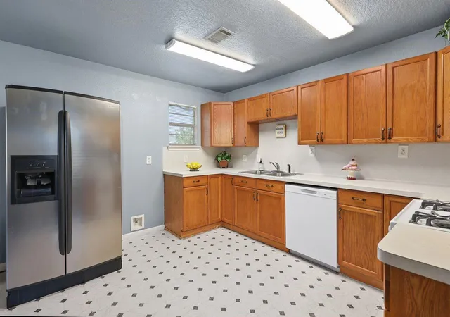Photo 4 of Single family home for sale at 7417 Stephanie Dr, Deer Park, TX 77536 | MLS# 39445197 | Listing updated on 2026-08-23