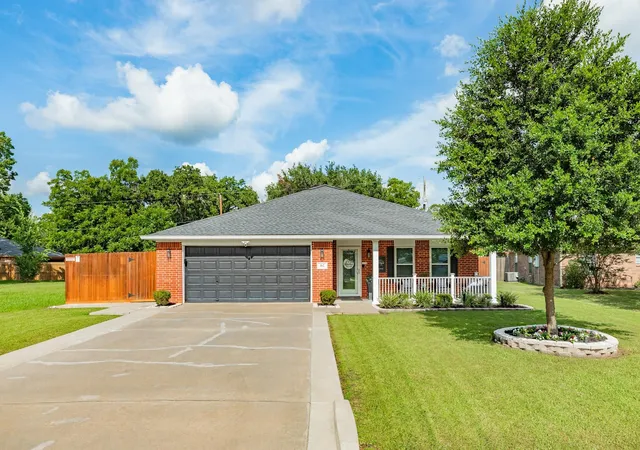 2nd image of 112 Lillian Dr, West Columbia, TX 77486 | MLS# 37205962