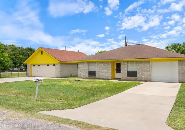 Homes for sale in Palacios, TX | 314 Rorem Ave, Palacios, TX 77465 | MLS# 67513721