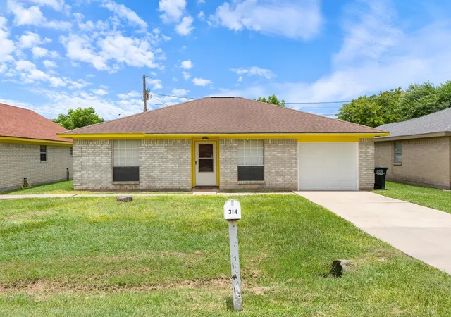 Homes for sale in Palacios, TX | 314 Rorem Ave, Palacios, TX 77465 | MLS# 67513721
