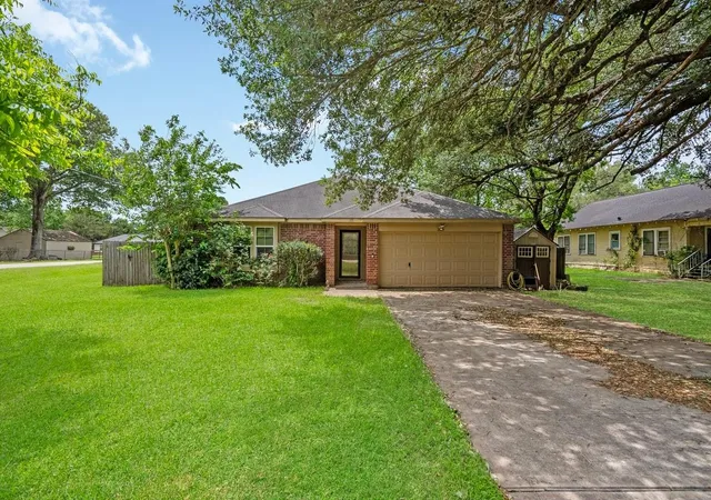 2nd image of 339 N Missouri St, Wallis, TX 77485 | MLS# 26072683