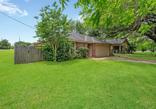 3rd image of 339 N Missouri St, Wallis, TX 77485 | MLS# 26072683
