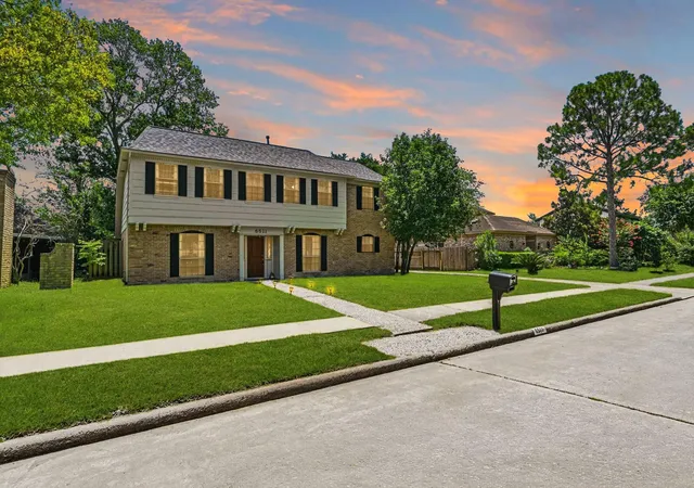 Photo 2 of Single family home for sale at 6511 Las Brisas Dr, Houston, TX 77083 | MLS# 26051932 | Listing updated on 2026-08-01
