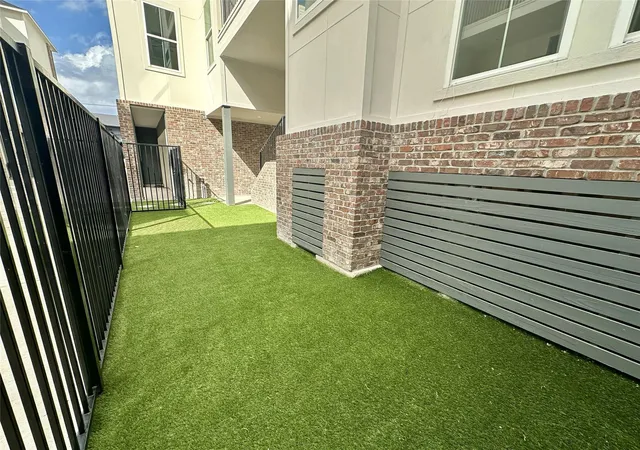 Photo 2 of Single family home for sale at 1138 W 16th Street, Houston, TX 77008 | MLS# 55468549 | Listing updated on 2026-09-17