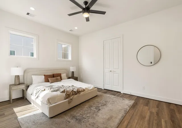 Photo 4 of Single family home for sale at 1138 W 16th Street, Houston, TX 77008 | MLS# 55468549 | Listing updated on 2026-09-17