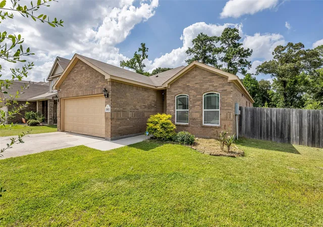 Photo 2 of Single family home for sale at 15031 Meadow Glen N, Conroe, TX 77306 | MLS# 24732433 | Listing updated on 2026-09-18