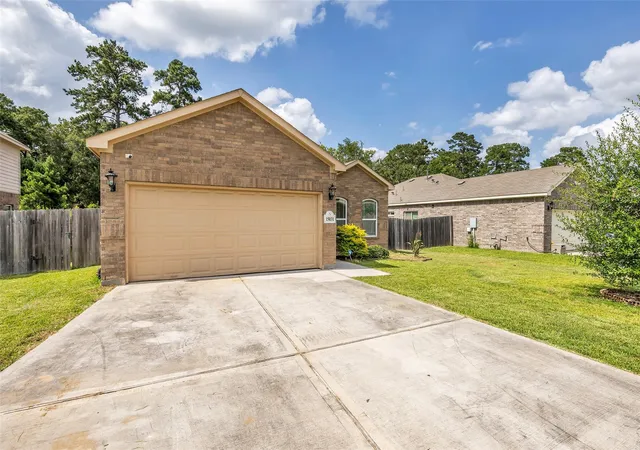 Photo 3 of Single family home for sale at 15031 Meadow Glen N, Conroe, TX 77306 | MLS# 24732433 | Listing updated on 2026-09-18