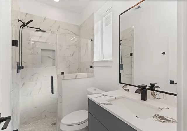 3rd image of 2707 Dennis St, Houston, TX 77004 | MLS# 41250807