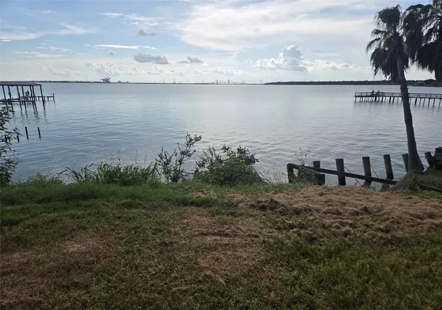2nd image of 00 Bay Oaks Harbor Dr, Baytown, TX 77523 | MLS# 35355610