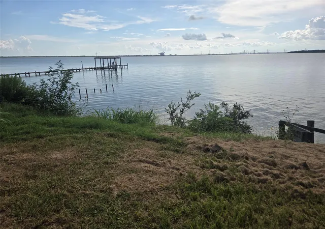 5th image of 00 Bay Oaks Harbor Dr, Baytown, TX 77523 | MLS# 35355610