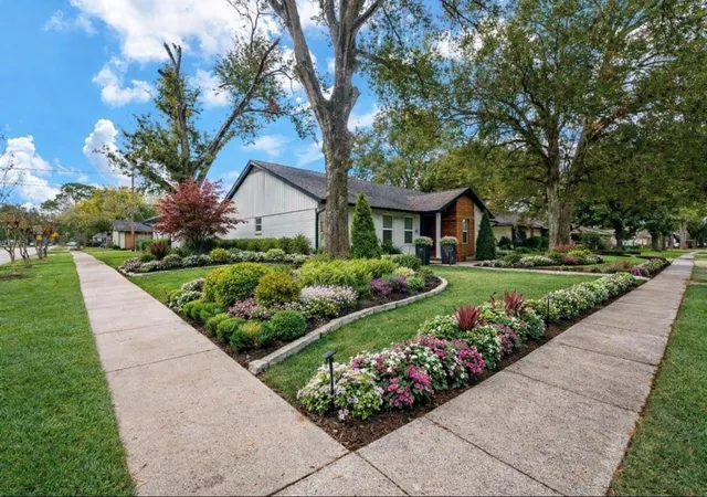 2nd image of 10603 Riverview Dr, Houston, TX 77042 | MLS# 78382297