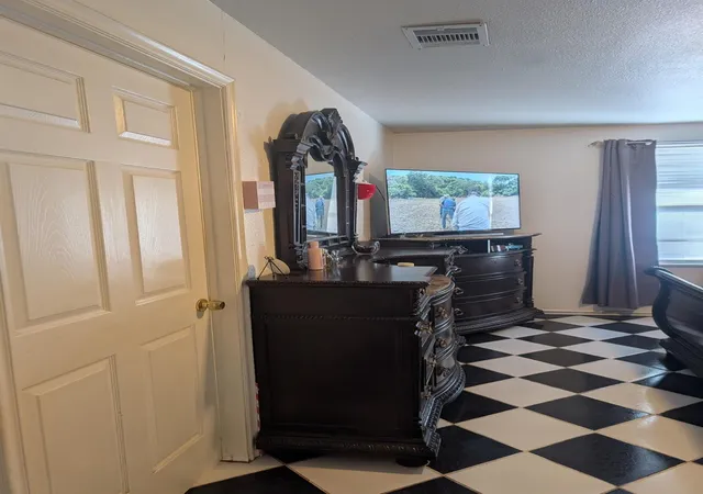 Photo 4 of Single family home for sale at 406 Manor Ave, Rosharon, TX 77583 | MLS# 2131825 | Listing updated on 2026-09-08