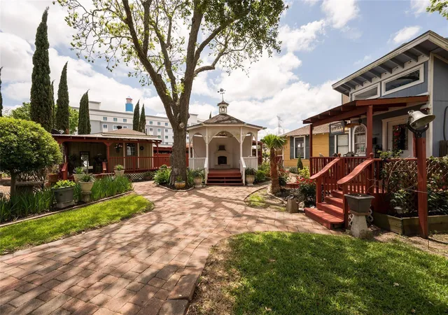 1st image of 507 8th St, Kemah, TX 77565 | MLS# 37315623