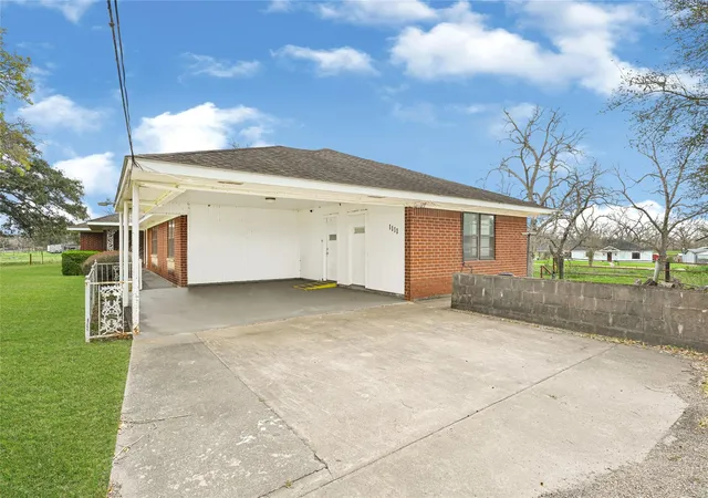 3rd image of 1111 Edgewood Dr, Richmond, TX 77406 | MLS# 69287346