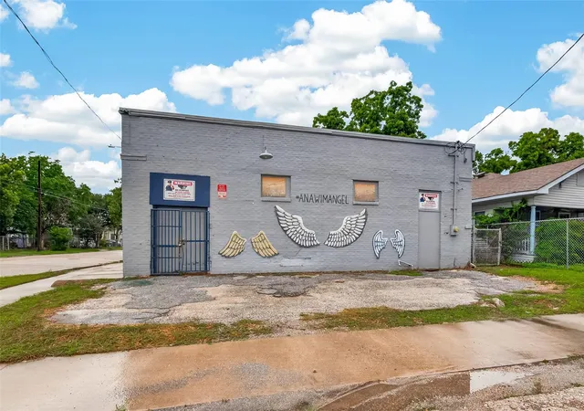 2nd image of 2102 Common St, Houston, TX 77009 | MLS# 13054595