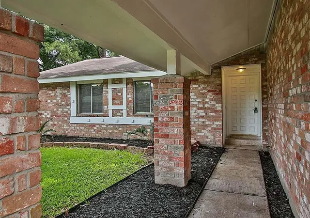 Photo 3 of Single family home for sale at 7827 Whispering Wood Ln, Houston, TX 77086 | MLS# 40117973 | Listing updated on 2026-08-07