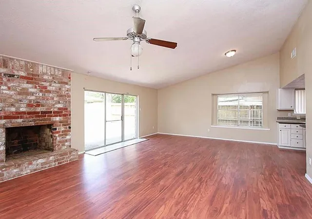 Photo 4 of Single family home for sale at 7827 Whispering Wood Ln, Houston, TX 77086 | MLS# 40117973 | Listing updated on 2026-08-07