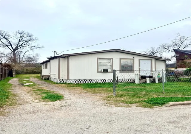 image of 1213 Boswell St, Houston, TX 77009 | MLS# 52550723