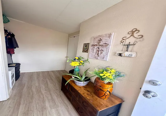 image of 1213 Boswell St, Houston, TX 77009 | MLS# 52550723