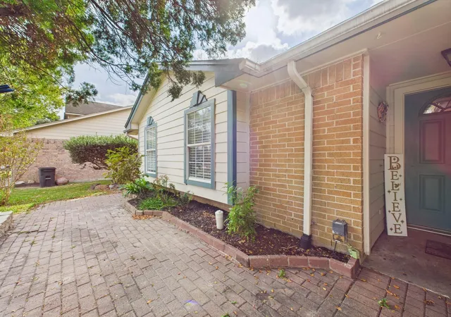 Photo 2 of Single family home for sale at 16207 N Meadow Dr, Houston, TX 77073 | MLS# 87223595 | Listing updated on 2026-04-04
