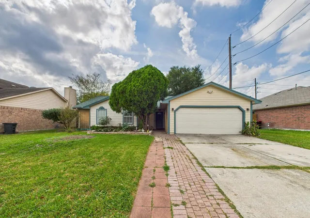 Photo 3 of Single family home for sale at 16207 N Meadow Dr, Houston, TX 77073 | MLS# 87223595 | Listing updated on 2026-04-04