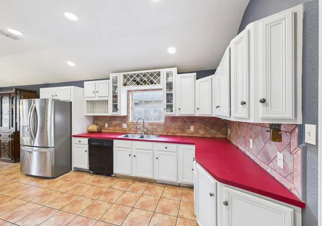 Photo 4 of Single family home for sale at 16207 N Meadow Dr, Houston, TX 77073 | MLS# 87223595 | Listing updated on 2026-04-04