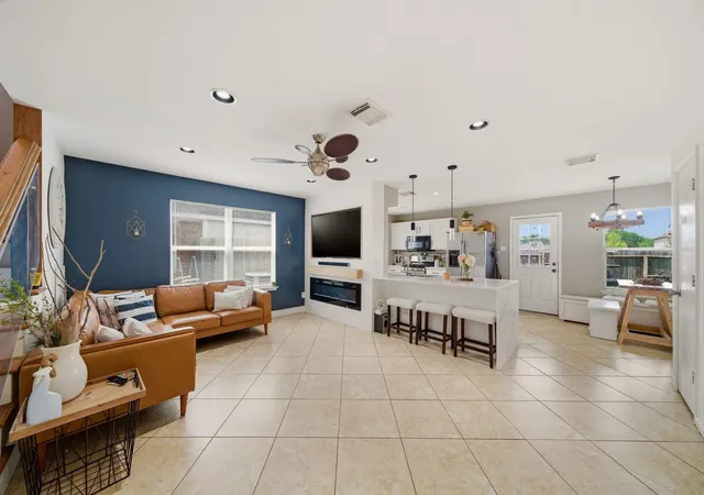 Photo 4 of Single family home for sale at 5722 Tiger Lilly Way, Houston, TX 77085 | MLS# 33680347 | Listing updated on 2026-08-14