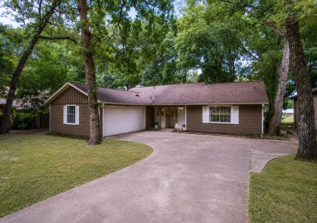 1st image of 340 Rolling Hills Dr, Conroe, TX 77304 | MLS# 31096187