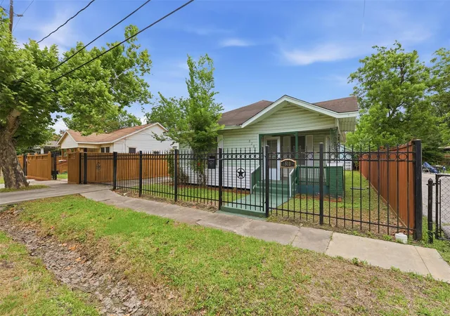 1st image of 510 N Everton St, Houston, TX 77003 | MLS# 51594502