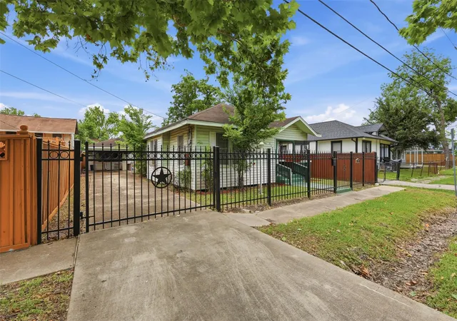 4th image of 510 N Everton St, Houston, TX 77003 | MLS# 51594502