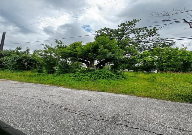1st image of 4702 Falls St, Houston, TX 77026 | MLS# 25538537