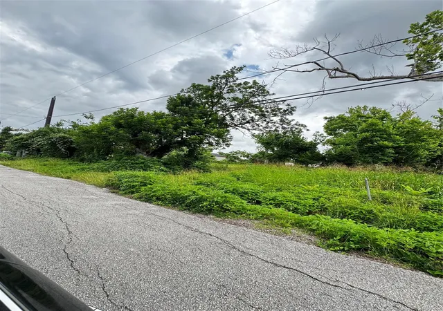 5th image of 4702 Falls St, Houston, TX 77026 | MLS# 25538537
