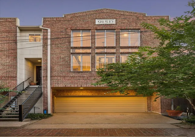 2nd image of 915 Knox St #D, Houston, TX 77007 | MLS# 26839982