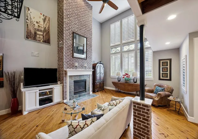 5th image of 915 Knox St #D, Houston, TX 77007 | MLS# 26839982