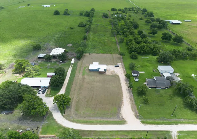 4th image of 882 County Road 404, Bay City, TX 77414 | MLS# 90929968